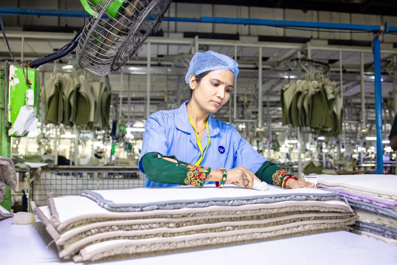 商贸服务与家居用品供应链稳定性对比分析